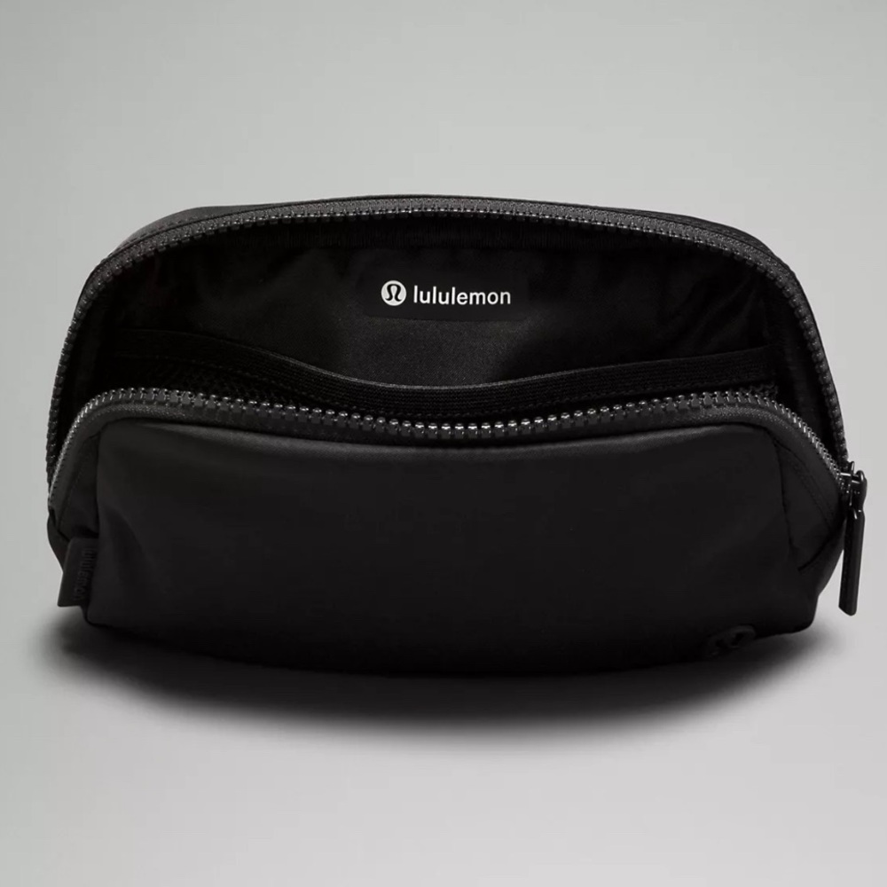 lululemon athletica Everywhere Belt Bag - Picture 3 of 7